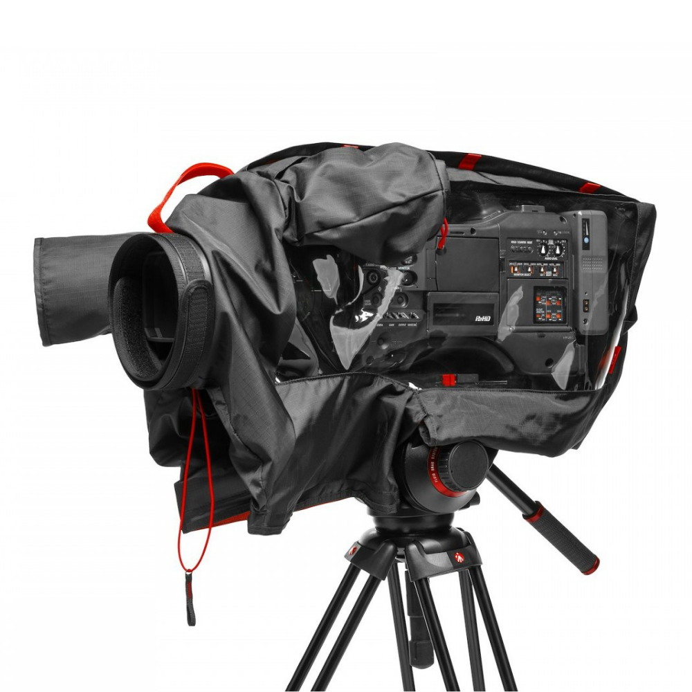 Manfrotto Pro Light RC-1 Regenschutz an einem großen Camcorder