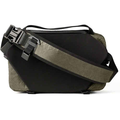 Tvarovaný zadní panel a ramenní popruh Moment Rugged 10 l