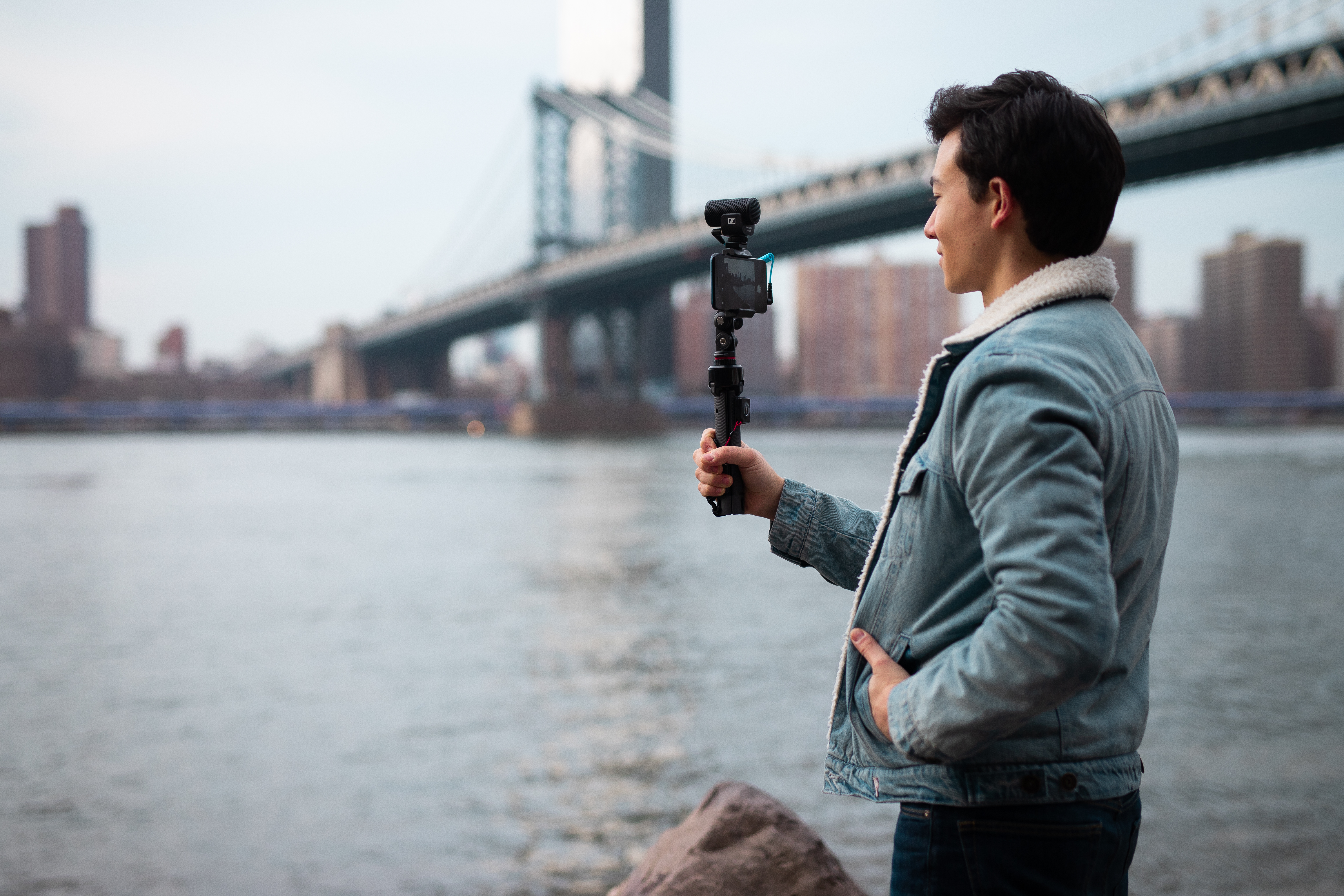 Aufnahme mit einem im Sennheiser MKE 200 Mobile Kit befestigten Smartphone