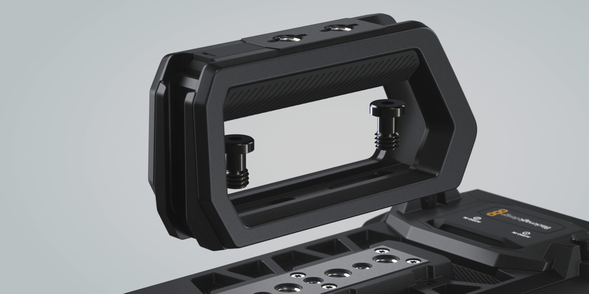Blackmagic URSA Cine Handle in einem Arbeits-Rig