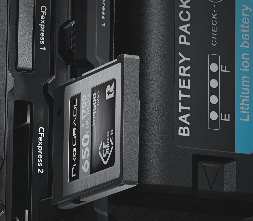 Blackmagic PYXIS 12K EF – Zwei CFexpress-Steckplätze