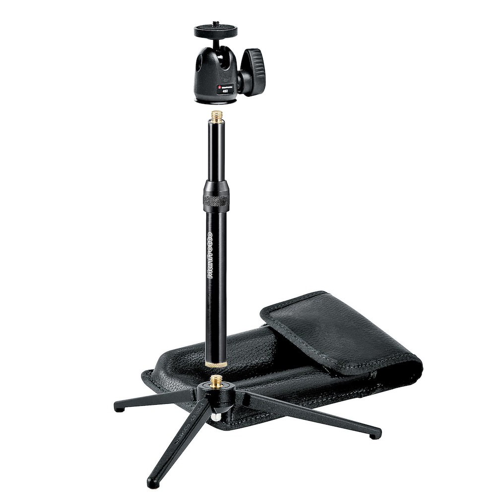 Manfrotto 259B zwischen Stativ 209 und Kopf 492, mit Tasche dargestellt