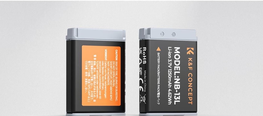 Zwei Akkus mit je 1250 mAh