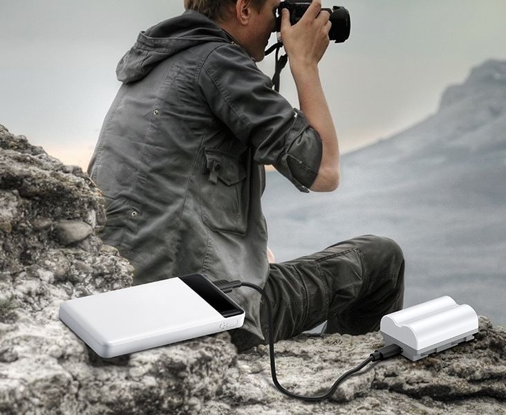 Zwei Akkus mit je 2400 mAh