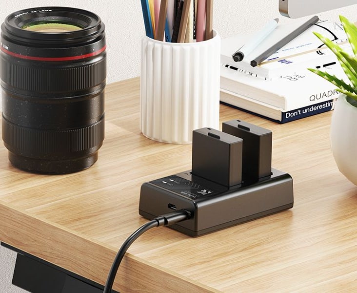 Zwei Akkus mit je 1200 mAh